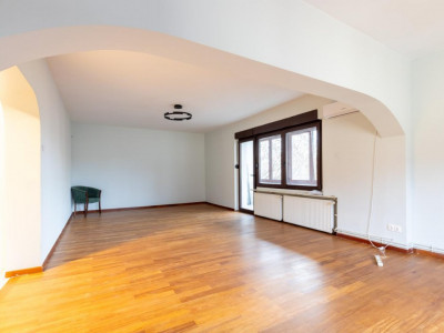 Birou/ Rezidential, apartament in imobil Boutique, Televiziune