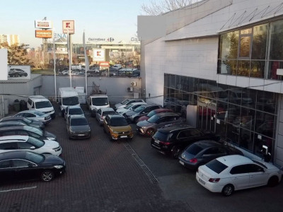 OPORTUNITATE Locatie imobiliara cu doua showroomuri functionale si ultradotate