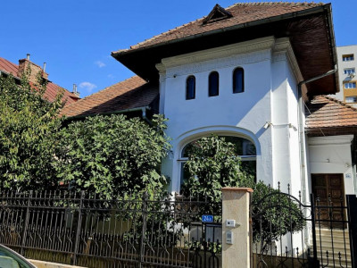 Vilă generoasă, ideală pentru rezidential sau birouri – Capitale