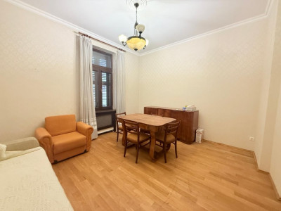 Apartament vanzare 2 camere cu farmec interbelic – Str. Grigore Alexandrescu