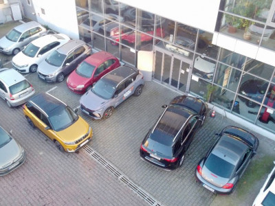 OPORTUNITATE Locatie imobiliara cu doua showroomuri functionale si ultradotate