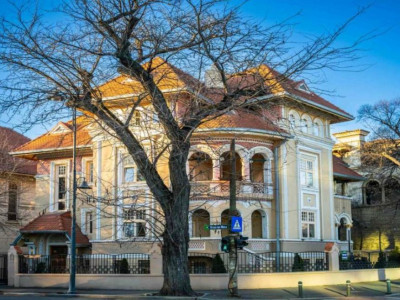 Historic Landmark Villa for Lease – Aviatorilor Roundabout